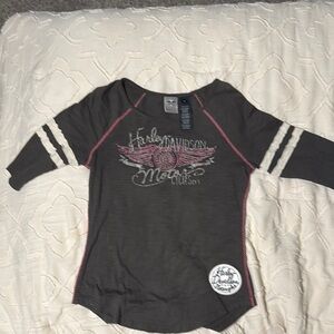 Harley-Davidson Gray Long Sleeve Tee with Vintage Sporty Design